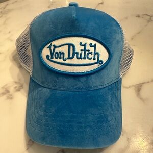 Blue velvet Von Dutch hat